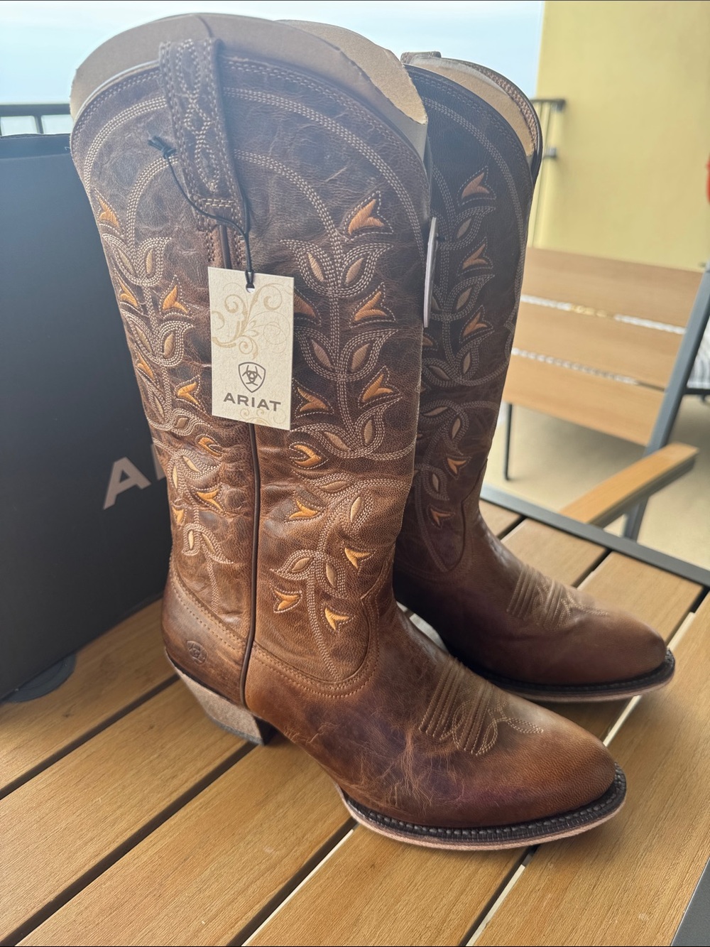 👢NWT Ariat Women’s Desert Holly Leather Western Boots with Embroidered leaves👢 - Picture 7 of 12